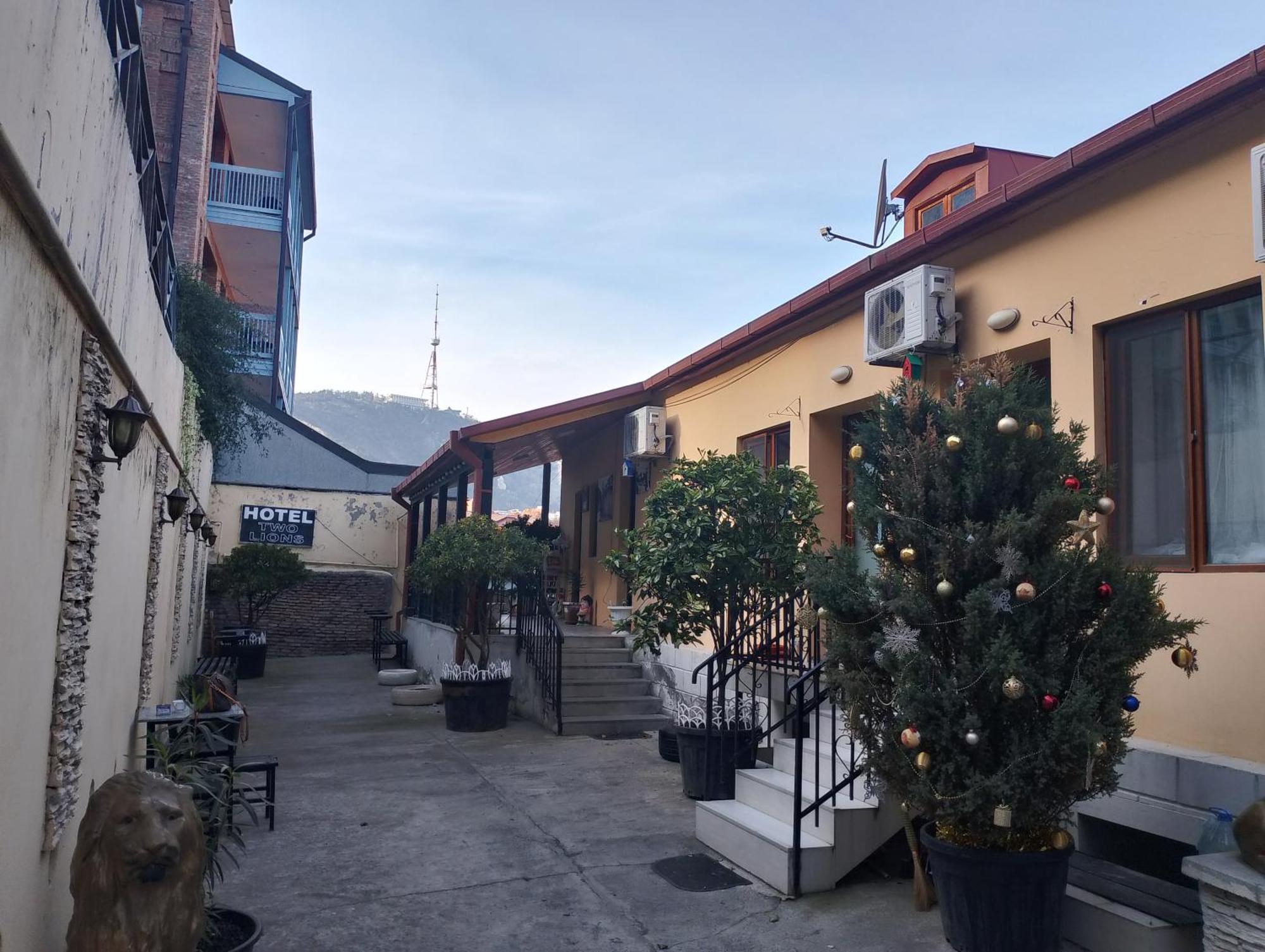 Two Lions Hotel Tbilisi Exterior photo